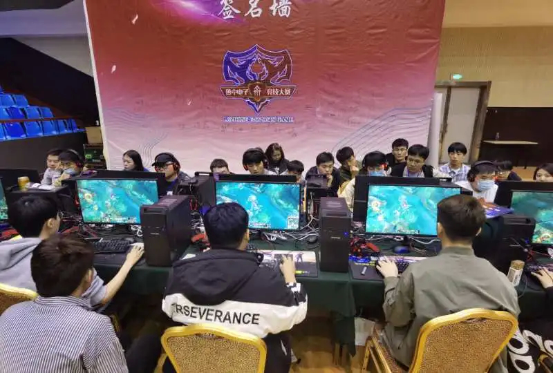 更以非凡的