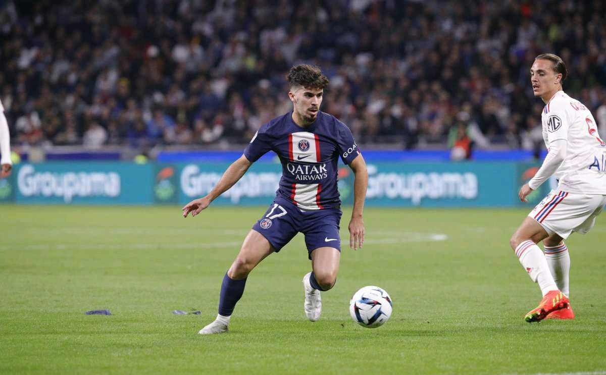 为中心的纷 为中心的纷