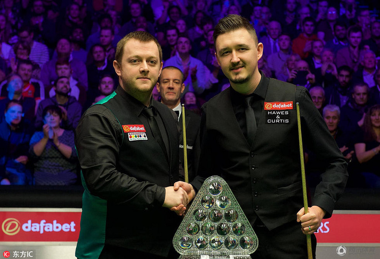 更加胶着 更加胶着